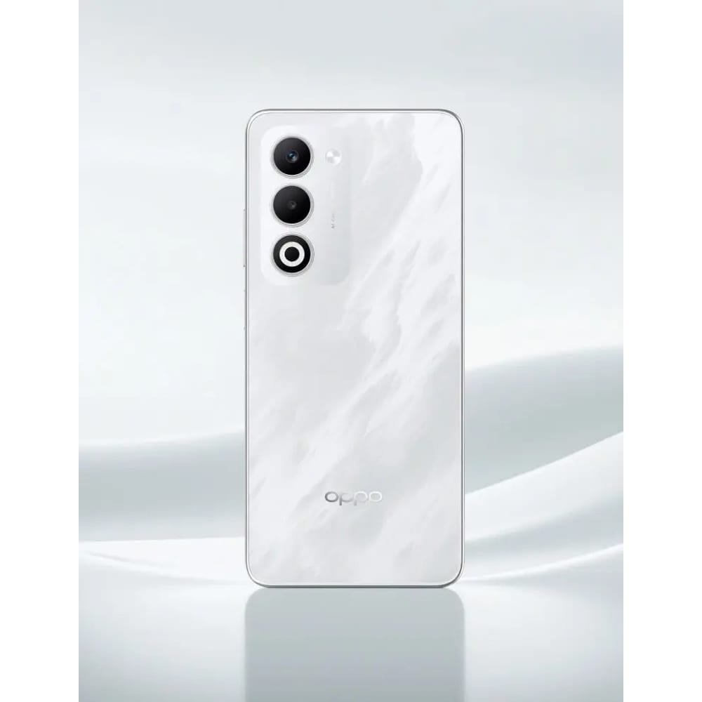 Smartphone OPPO A5 na cor branca visto de costas, com textura em relevo sutil, módulo de três câmeras traseiras no canto superior esquerdo e logotipo da marca centralizado, sobre fundo branco com reflexo.